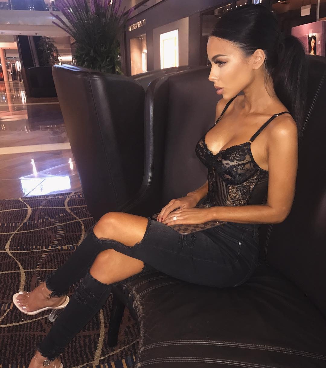 Дашута привлекальеная девушка из Казани цена от 3000 руб